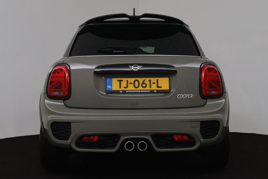 MINI Mini 2.0 Cooper S Automaat (PANORAMADAK, HARMAN & KARDON, NAVIGATIE, PARKEERSENSOREN, STOELVERWARMING, NL-AUTO)