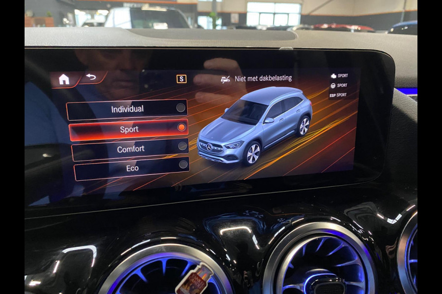 Mercedes-Benz GLA 200 AMG Line NAVI 163 PK WIDESCREEN