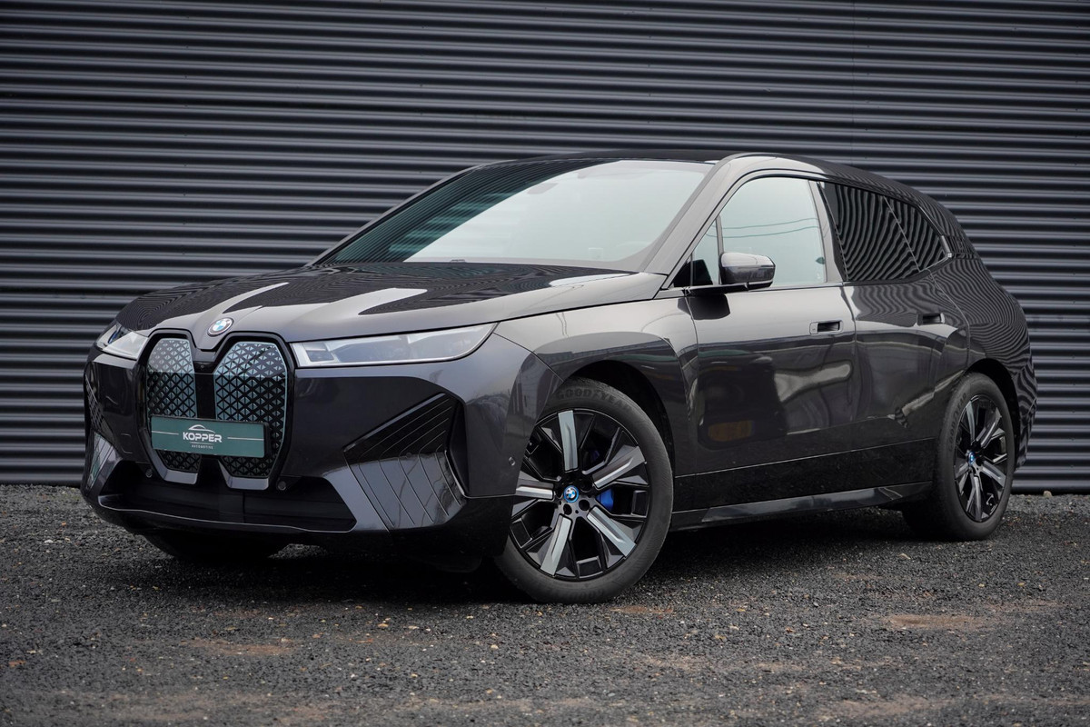 BMW iX xDrive40 Excellence 77 kWh / Sportpakket / Pano / Trekhaak