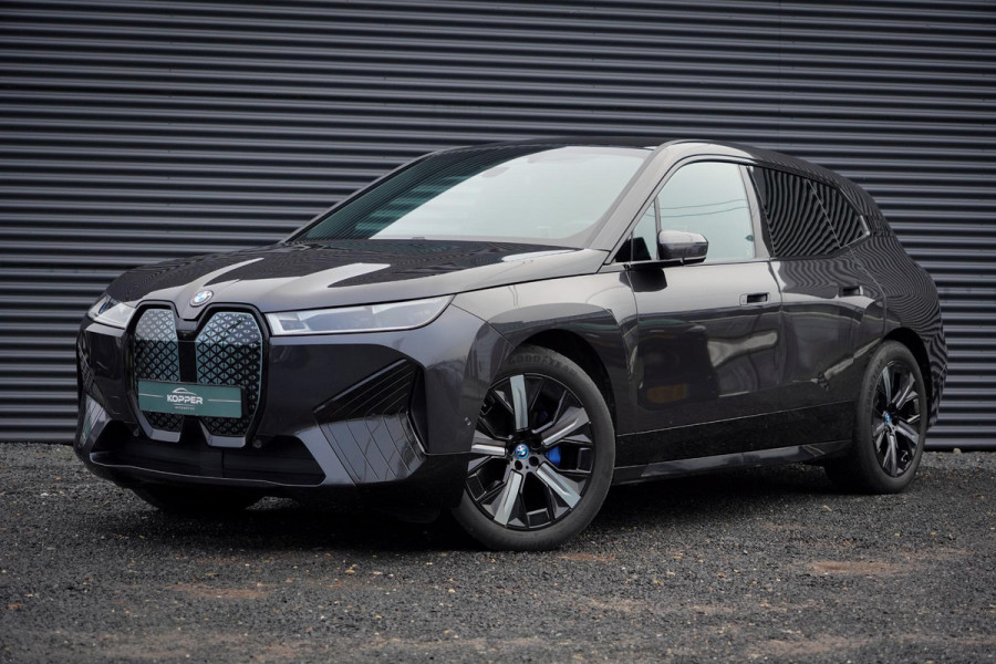 BMW iX xDrive40 Excellence 77 kWh / Sportpakket / Pano / Trekhaak