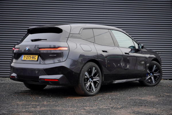 BMW iX xDrive40 Excellence 77 kWh / Sportpakket / Pano / Trekhaak