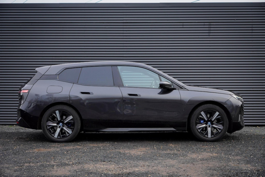 BMW iX xDrive40 Excellence 77 kWh / Sportpakket / Pano / Trekhaak