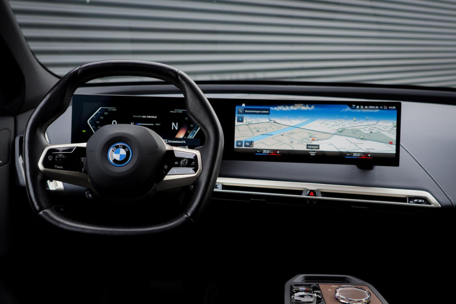 BMW iX xDrive40 Excellence 77 kWh / Sportpakket / Pano / Trekhaak