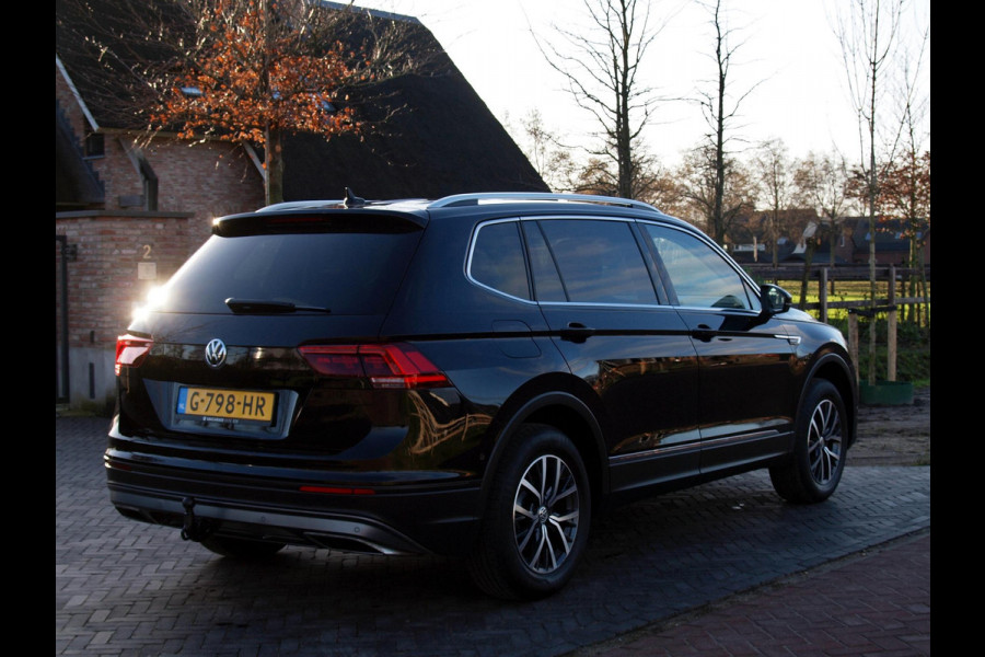 Volkswagen Tiguan Allspace 1.5 TSI Comfortline Business | Panormadak | Camera | Trekhaak | Cruise Control | Apple Carplay |