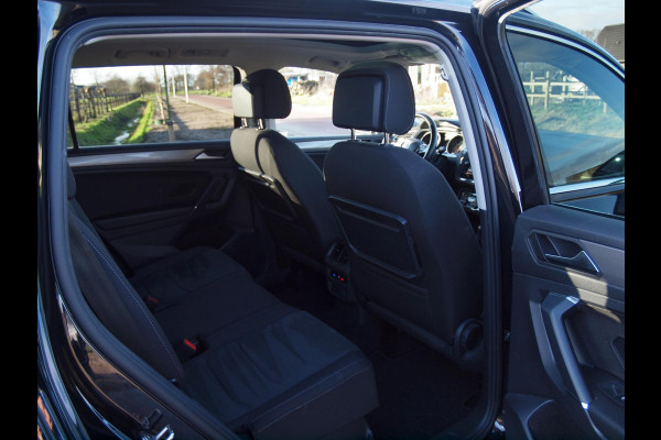 Volkswagen Tiguan Allspace 1.5 TSI Comfortline Business | Panormadak | Camera | Trekhaak | Cruise Control | Apple Carplay |