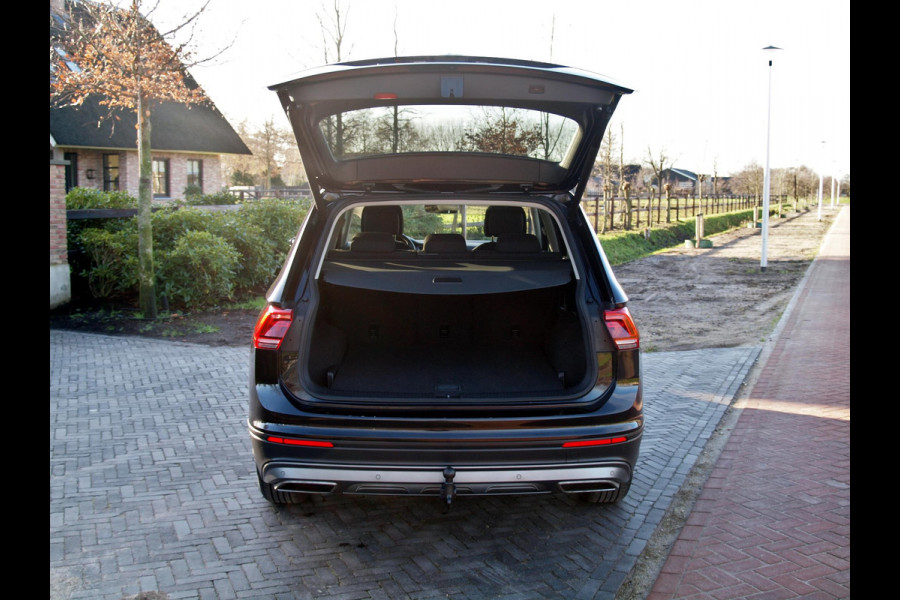 Volkswagen Tiguan Allspace 1.5 TSI Comfortline Business | Panormadak | Camera | Trekhaak | Cruise Control | Apple Carplay |