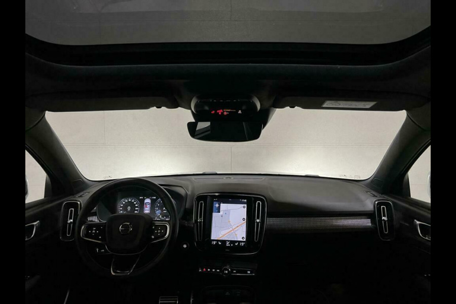 Volvo XC40 1.5 T3 R-Design Pano Camera Carplay Trekh. NAP