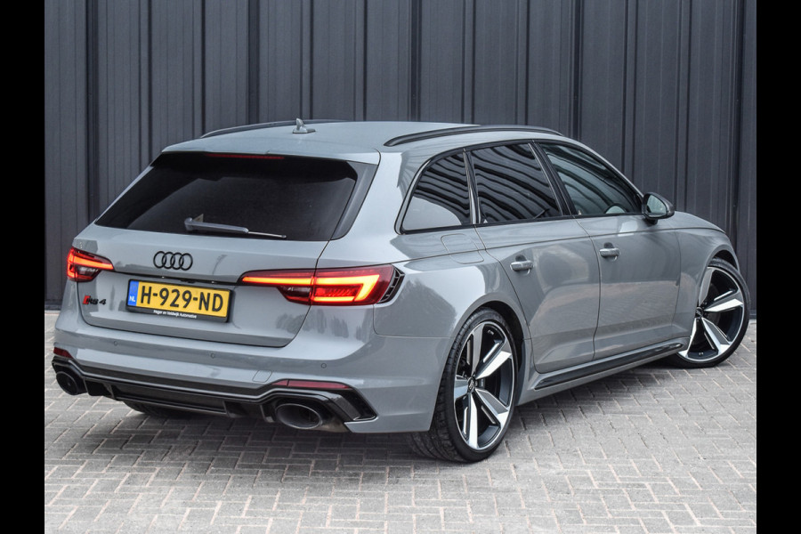 Audi RS4 2.9 TFSI RS 4 QUATTRO | BLACK - OPTIC | CARBON DETAILS | B&O SOUND | HEAD-UP | CAMERA | KERAMISCHE REMMEN | DYNAMIC PACK PLUS |