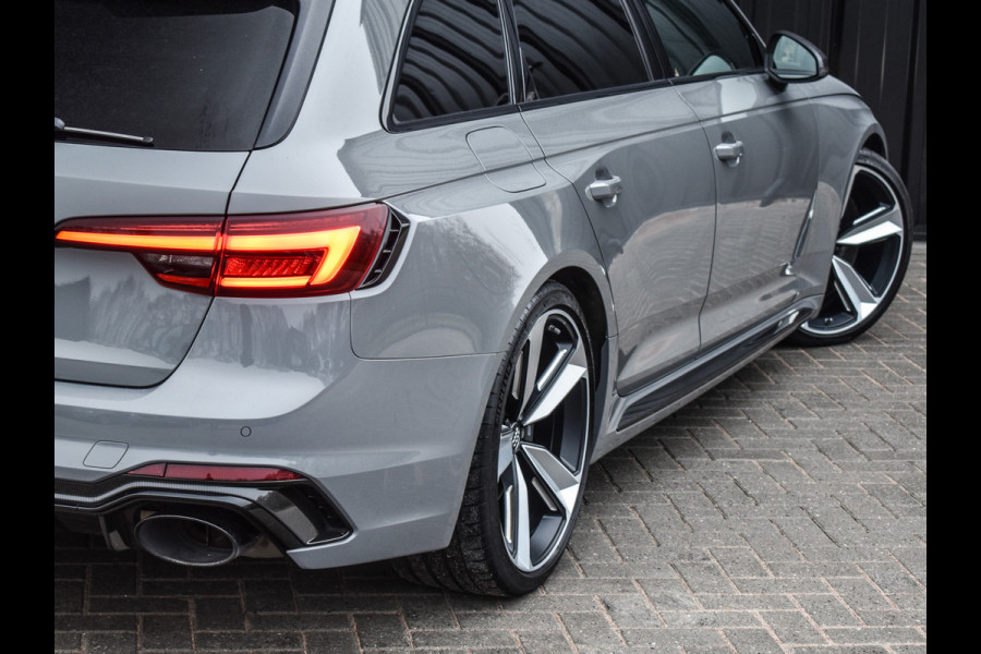 Audi RS4 2.9 TFSI RS 4 QUATTRO | BLACK - OPTIC | CARBON DETAILS | B&O SOUND | HEAD-UP | CAMERA | KERAMISCHE REMMEN | DYNAMIC PACK PLUS |