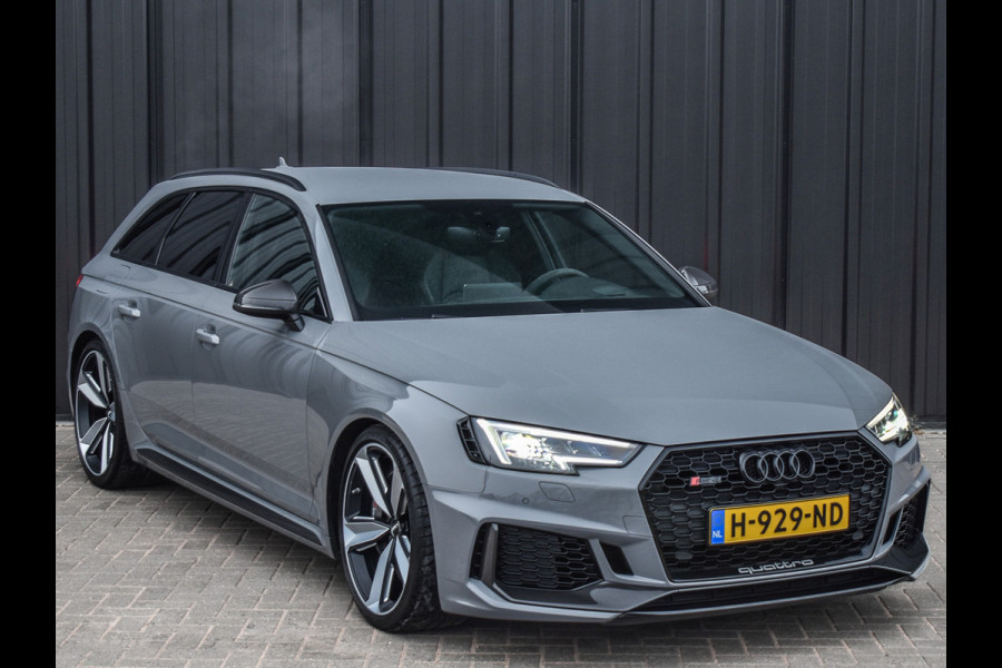 Audi RS4 2.9 TFSI RS 4 QUATTRO | BLACK - OPTIC | CARBON DETAILS | B&O SOUND | HEAD-UP | CAMERA | KERAMISCHE REMMEN | DYNAMIC PACK PLUS |