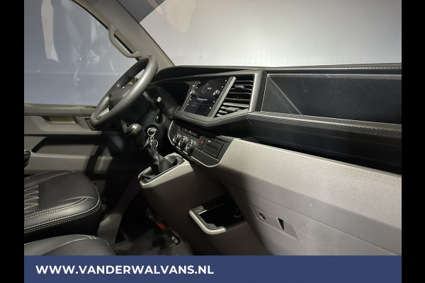 Volkswagen Transporter 2.0 TDI L2H1 Euro6 Airco | Navigatie | Lederen bekleding | Trekhaak Apple Carplay, Cruisecontrol, Parkeersensoren, Bijrijdersbank