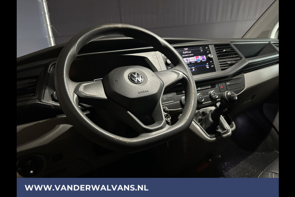 Volkswagen Transporter 2.0 TDI L2H1 Euro6 Airco | Navigatie | Lederen bekleding | Trekhaak Apple Carplay, Cruisecontrol, Parkeersensoren, Bijrijdersbank