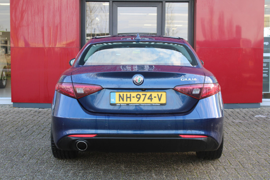 Alfa Romeo Giulia 2.0T Super | 18" Velgen | Leren bekleding | Xenon | Camera