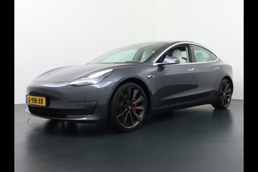 Tesla Model 3 Performance AWD 513pk 0-100 3,4 sec. 20" FSD-vb. AutoPilot Carbon Spoiler Premium-HiFi Pano.dak Camera Leer Adaptive-Cruise+Stop 4wd Rode Remklauwen Carbon-Spoiler Premium Audio Veel grip door 4WD vierwielaandrijving.  Origineel Nederlandse auto ! 1e eigenaar 67000 nieuw