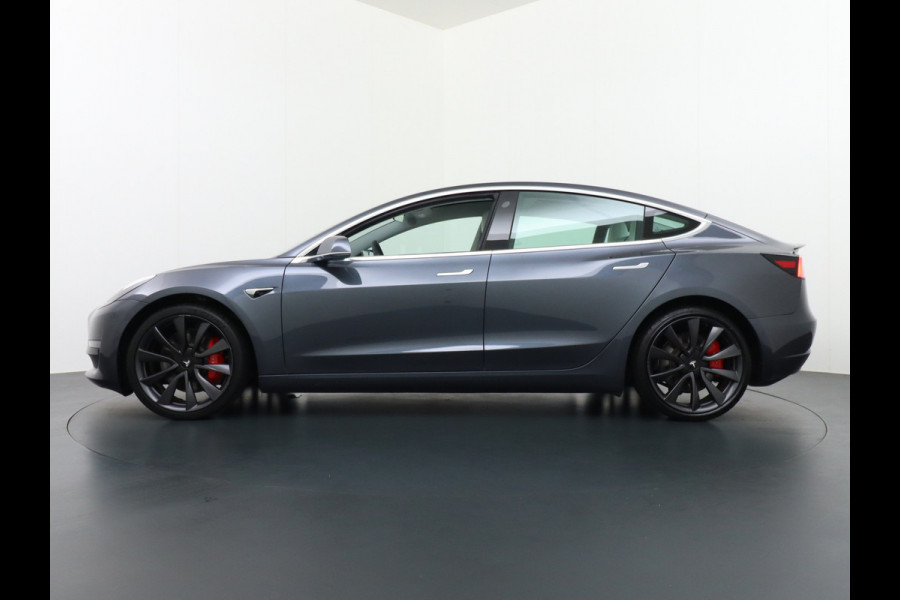 Tesla Model 3 Performance AWD 513pk 0-100 3,4 sec. 20" FSD-vb. AutoPilot Carbon Spoiler Premium-HiFi Pano.dak Camera Leer Adaptive-Cruise+Stop 4wd Rode Remklauwen Carbon-Spoiler Premium Audio Veel grip door 4WD vierwielaandrijving.  Origineel Nederlandse auto ! 1e eigenaar 67000 nieuw