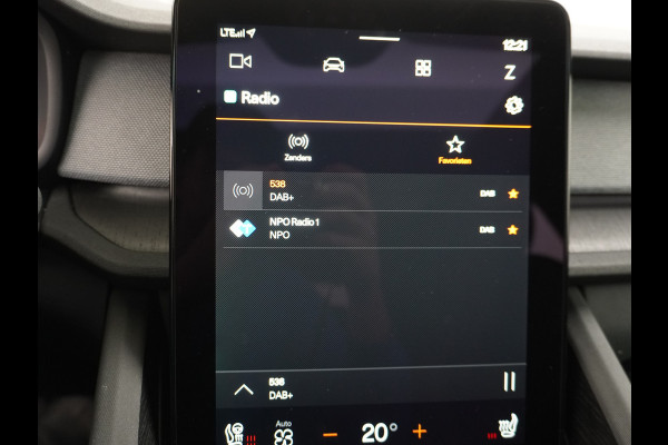 Polestar 2 AUT. 408pk Long Range Dual Motor 78kWh AutoPilot 20" Panoramadak Sleutel-loos(TelefoonSleutel) (voorverwarming)Electr.Stoelen+Ve Phone-Connect 1500kg-trekvermogen 660Nm! OnePedal drive Winterpakket Licht+Zichtpakket 61.000 nieuw!! EBD RemAssist Virtual-Cockpit digiDash Uitparkeer waarschuwing Botswaarsc.syst. Autonoom-Rem Noodrem ESP TCS Hill-Assist Lane Assist Pre-Crash-Syst. Emergency-Call Keyless Ecc tot 150kw snell