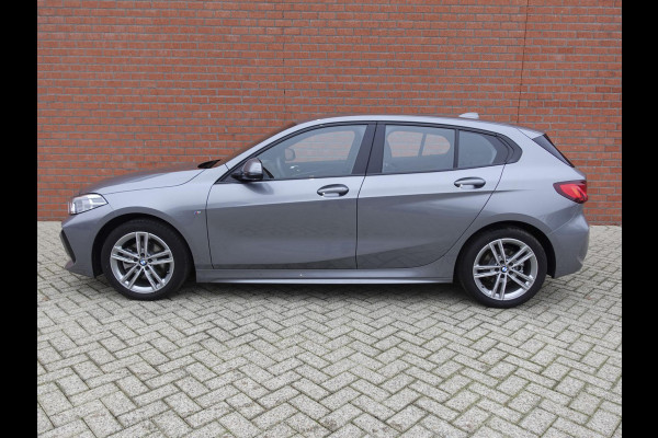 BMW 1-serie 118i Climate control | Stoel verwarming | LED | Sfeer verlichting | Adaptive cruise control | Lichtmetalen velgen | Apple carplay/ Andriod auto | Parkeersensoren