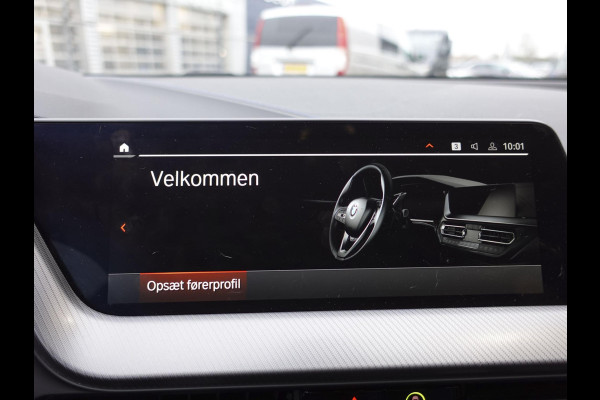 BMW 1-serie 118i Climate control | Stoel verwarming | LED | Sfeer verlichting | Adaptive cruise control | Lichtmetalen velgen | Apple carplay/ Andriod auto | Parkeersensoren