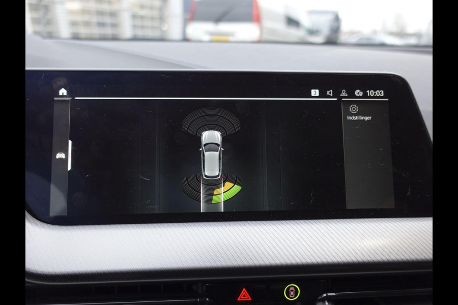 BMW 1-serie 118i Climate control | Stoel verwarming | LED | Sfeer verlichting | Adaptive cruise control | Lichtmetalen velgen | Apple carplay/ Andriod auto | Parkeersensoren