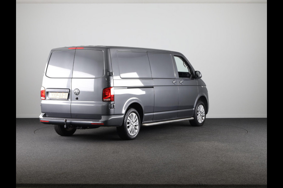 Volkswagen Transporter 2.0 TDI L2H1 28 Bulli Volkswagen Transporter 2.0 TDI L2H3 28 Bulli 150 pk Automaat (DSG) | Navigatie | Trekhaak | Parkeersensoren | Achteruitrijcamera | Adaptieve cruise control | Bestuurdersstoel verwarmd |