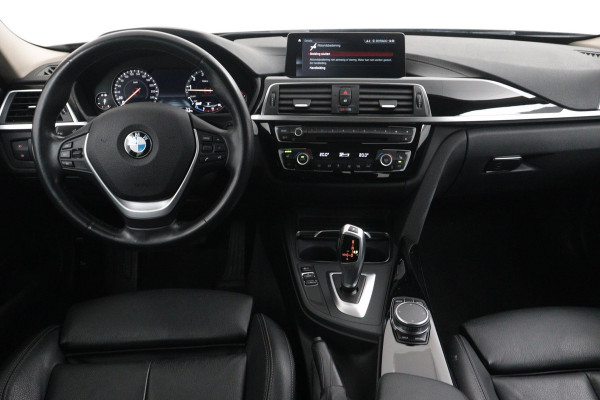 BMW 3 Serie Touring 320i Luxury Edition (NL-auto, Dealer OndH, Navi Pro, StoelV, Cruise Control, Leer, Sportstoelen, Etc)