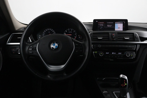 BMW 3 Serie Touring 320i Luxury Edition (NL-auto, Dealer OndH, Navi Pro, StoelV, Cruise Control, Leer, Sportstoelen, Etc)