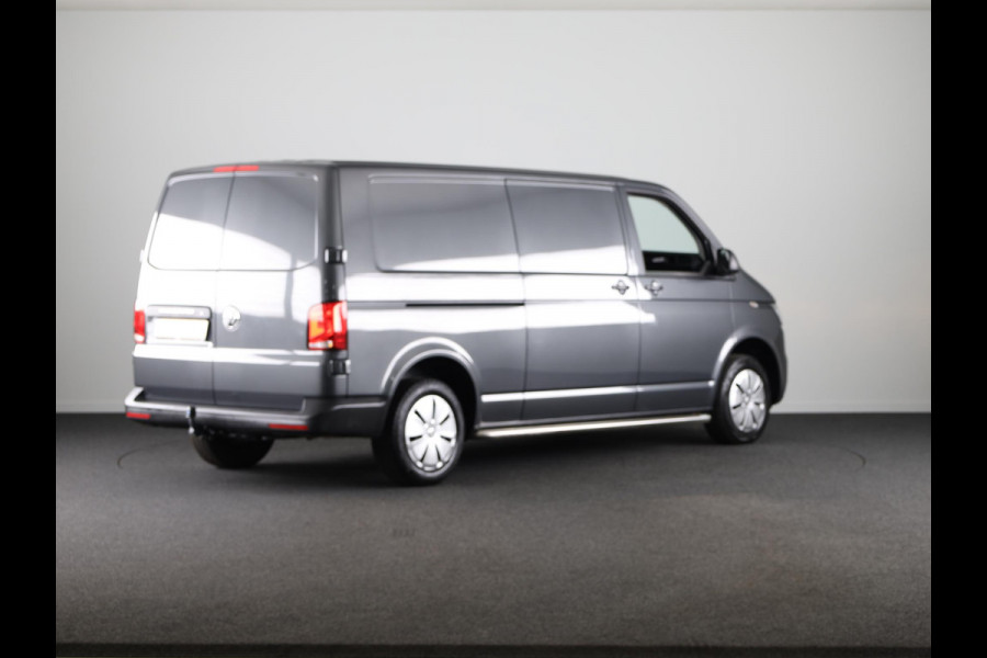 Volkswagen Transporter 2.0 TDI L2H1 28 Economy Business 110 pk | Navigatie via App | Trekhaak | Parkeersensoren achter | Achteruitrijcamera | Cruise control |