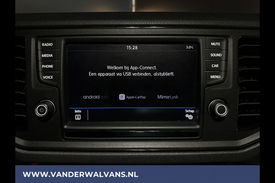 Volkswagen Crafter 2.0 TDI 141pk L4H3 L3H2 Euro6 Airco | Camera | Apple Carplay | Android Auto Parkeersensoren, Bijrijdersbank, 3000kg Trekvermogen