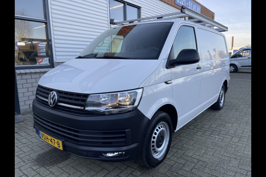 Volkswagen Transporter 2.0 TDI L1H1 Comfortline / vaste prijs rijklaar € 16.950 ex btw / lease vanaf € 311 / Bott ingerichte laadruimte / airco / cruise / imperial / trekhaak 2200 kg ! / euro 6