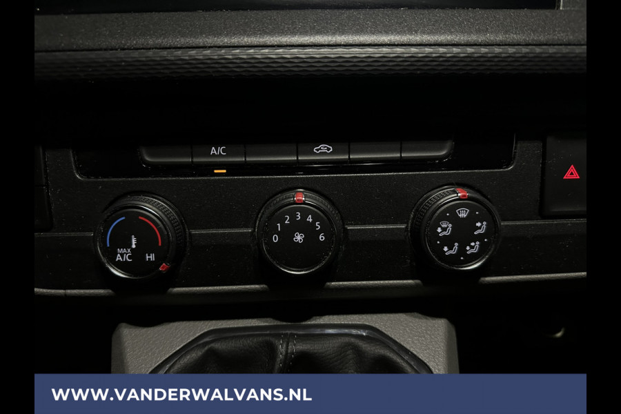 Volkswagen Transporter 2.0 TDI L2H1 Euro6 Airco | Navigatie | Lederen bekleding | Trekhaak Apple Carplay, Cruisecontrol, Parkeersensoren, Bijrijdersbank