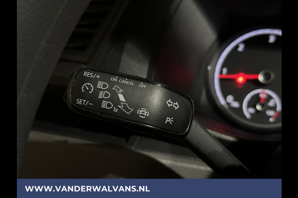 Volkswagen Transporter 2.0 TDI L2H1 Euro6 Airco | Navigatie | Lederen bekleding | Trekhaak Apple Carplay, Cruisecontrol, Parkeersensoren, Bijrijdersbank