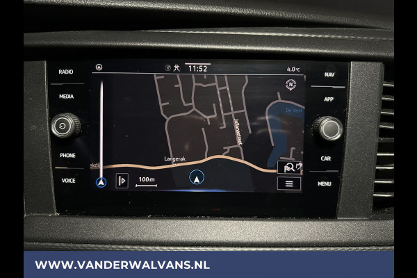 Volkswagen Transporter 2.0 TDI L2H1 Euro6 Airco | Navigatie | Lederen bekleding | Trekhaak Apple Carplay, Cruisecontrol, Parkeersensoren, Bijrijdersbank