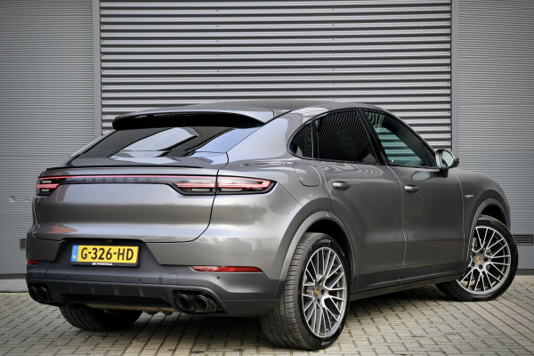 Porsche Cayenne Coupé 3.0 E-Hybrid 462PK | Panoramadak | 360 Camera | Luchtvering | 100% Dealeronderhouden | Sport-Chrono | 21 inch velgen | Sportuitlaat | Blind Spot | Nieuwe APK | Onderhoudsbeurt