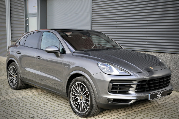 Porsche Cayenne Coupé 3.0 E-Hybrid 462PK | Panoramadak | 360 Camera | Luchtvering | 100% Dealeronderhouden | Sport-Chrono | 21 inch velgen | Sportuitlaat | Blind Spot | Nieuwe APK | Onderhoudsbeurt