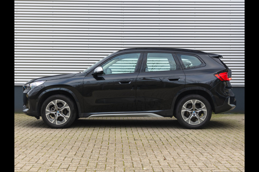 BMW X1 sDrive18i xLine - Stoelverwarming - Adaptive LED - Comfort Access - Camera