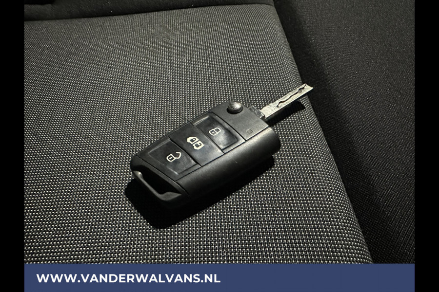 Volkswagen Crafter 2.0 TDI 141pk L3H2 L2H1 Euro6 Airco | Camera | Apple Carplay | Android Auto Parkeersensoren, Bijrijdersbank