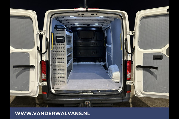 Volkswagen Crafter 2.0 TDI 141pk L3H2 L2H1 Euro6 Airco | Camera | Navigatie | 3000kg trekhaak Apple Carplay, Android Auto, Parkeersensoren, Bijrijdersbank