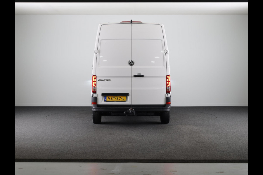 Volkswagen Crafter 35 2.0 TDI L3H3 Highline EURO6 140PK TREKHAAK | NAVI | CAMERA | ALARM