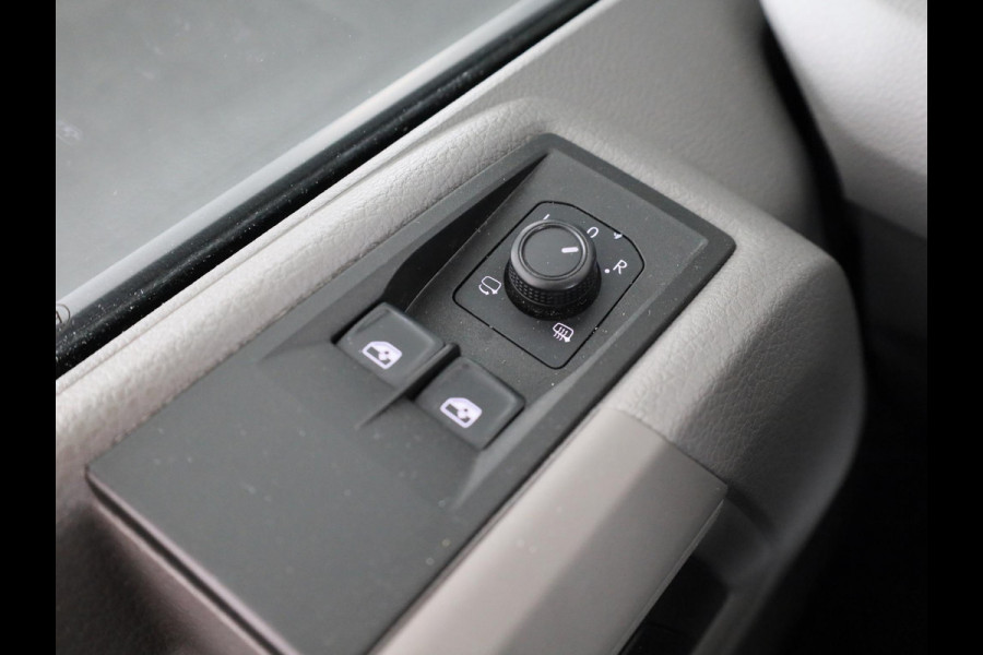 Volkswagen Crafter 35 2.0 TDI L3H3 Highline EURO6 140PK TREKHAAK | NAVI | CAMERA | ALARM