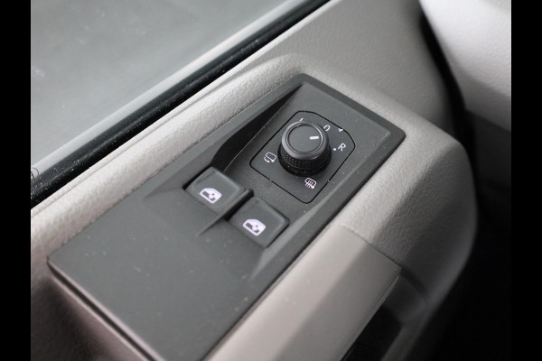 Volkswagen Crafter 35 2.0 TDI L3H3 Highline EURO6 140PK TREKHAAK | NAVI | CAMERA | ALARM