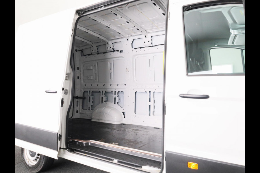 Volkswagen Crafter 35 2.0 TDI L3H3 Highline EURO6 140PK TREKHAAK | NAVI | CAMERA | ALARM