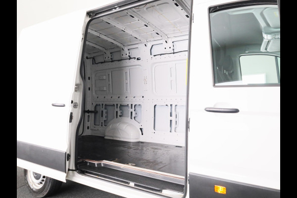 Volkswagen Crafter 35 2.0 TDI L3H3 Highline EURO6 140PK TREKHAAK | NAVI | CAMERA | ALARM