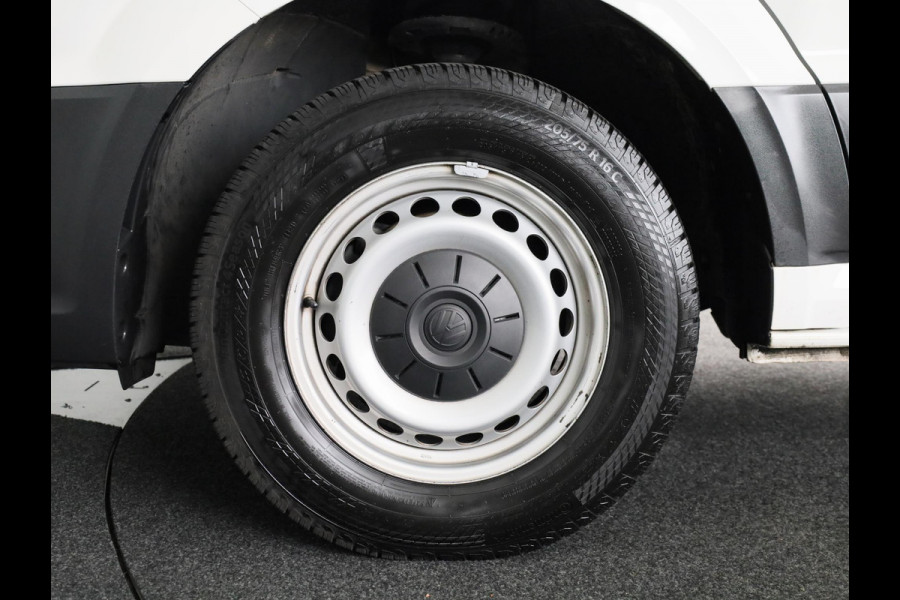 Volkswagen Crafter 35 2.0 TDI L3H3 Highline EURO6 140PK TREKHAAK | NAVI | CAMERA | ALARM