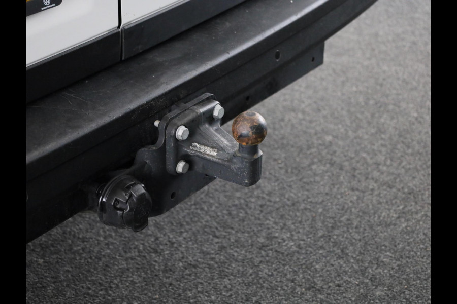 Volkswagen Crafter 35 2.0 TDI L3H3 Highline EURO6 140PK TREKHAAK | NAVI | CAMERA | ALARM