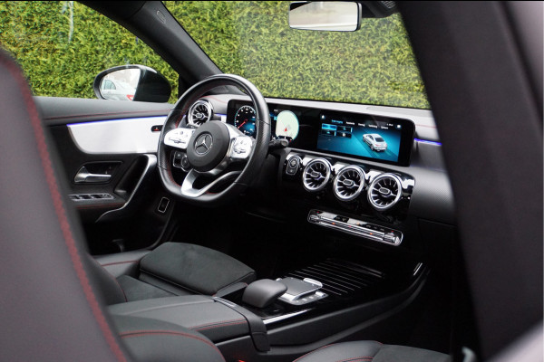 Mercedes-Benz CLA-Klasse CLA 180 AMG line Night | Panorama Sfeer Trekhaak Carplay