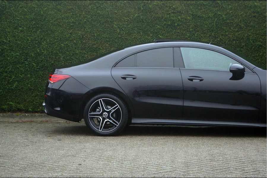 Mercedes-Benz CLA-Klasse CLA 180 AMG line Night | Panorama Sfeer Trekhaak Carplay