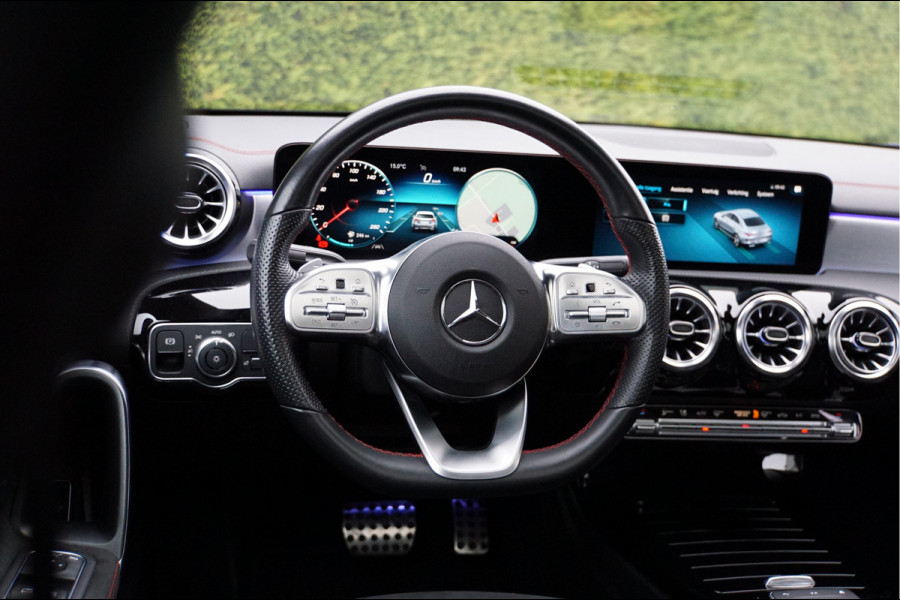 Mercedes-Benz CLA-Klasse CLA 180 AMG line Night | Panorama Sfeer Trekhaak Carplay