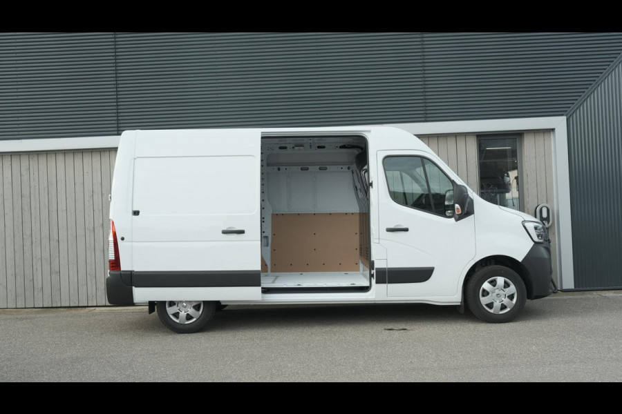 Renault Master T33 2.3 dCi 135 L2H2 Comfort | Direct Leverbaar | Navigatie | Parkeersensoren | Airco | Cruise Control