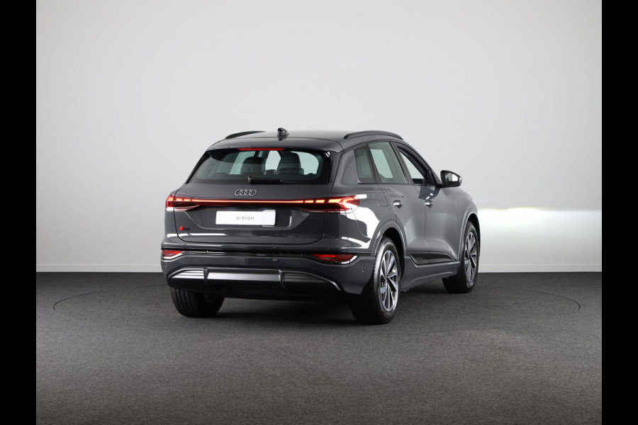 Audi Q6 Advanced edition e-tron perf 225kW/306pk 100Kwh Ha Tech Plus pakket, sportstoelen met leder, omgevingscamera's, adaptive cruisecontrol, verwarmbare voor en achterstoelen