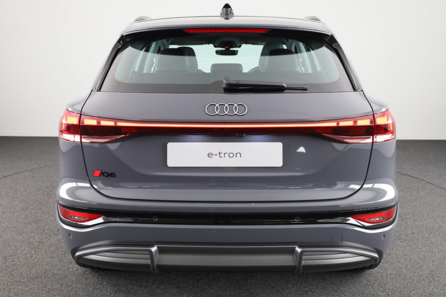 Audi Q6 Advanced edition e-tron perf 225kW/306pk 100Kwh Ha Tech Plus pakket, sportstoelen met leder, omgevingscamera's, adaptive cruisecontrol, verwarmbare voor en achterstoelen